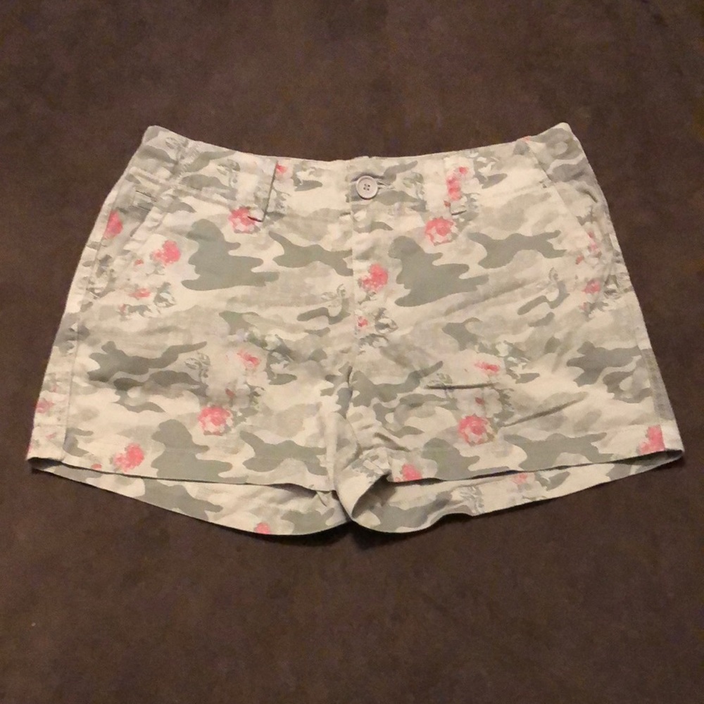 NWOT Maurices Women’s Shorts. Cotton. Camo/Roses.